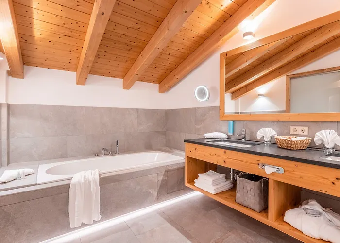 Отель Hanusel Hof Wellness & Genuss In Panoramalage 4*